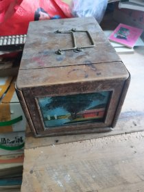 清代双铜梁双层小木盒，玻璃有裂，26*17*14厘米的，如图