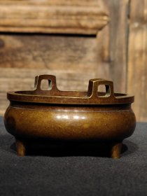 下乡收的 三足老香炉，有底款，老包浆，完整全品。尺寸口9.6高5.6重372克