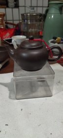 紫砂名家善奇窑款原矿紫砂茶壶一个，完整。