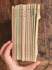 中国古典文学基本知识丛书：14本合售（实物图）（钟嵘和诗品 关汉卿 读词常识 先秦寓言选译 刘禹锡 杜甫 辛弃疾 元明杂剧 李白 唐诗 吴敬梓和儒林外史 王充的文学理论 历代楹联选注 吴承恩和西游记）