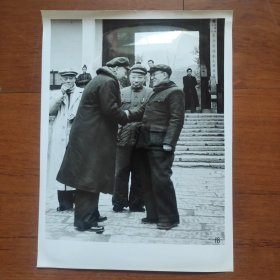 超大尺寸：1952年1月，刘少奇视察湖南大学，与李达校长在湖大门口合影（18号）