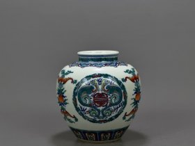 清乾隆斗彩螭龙纹罐16/15.5厘米