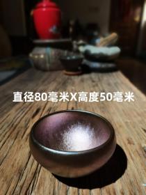 尺寸/规格8x5款
《粉银》油滴窑变完美！
窑口：建窑(仿古)

【品名】粉银釉口盏，纯手工制作
【口径】8厘米见图为准
【高度】5厘米