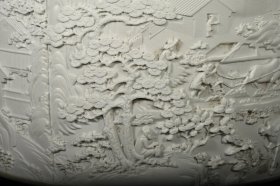 旧藏 清乾隆象牙白釉雕刻山水人物纹笔筒，高24.5×26厘米