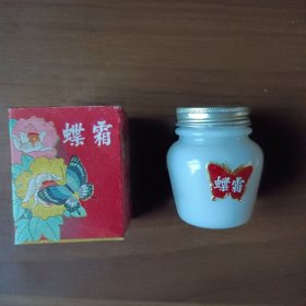 老化妆品盒：蝶霜（盒、瓶子）