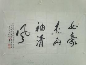 王寿松，男，1937年出生于山东黄县（现为龙口市），1961年毕业于山东艺专。为山东省美术家协会会员、烟台市美术家协会常务理事