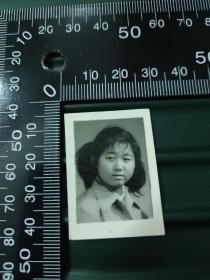 80年高一女生照片一张，秀发如云，A1