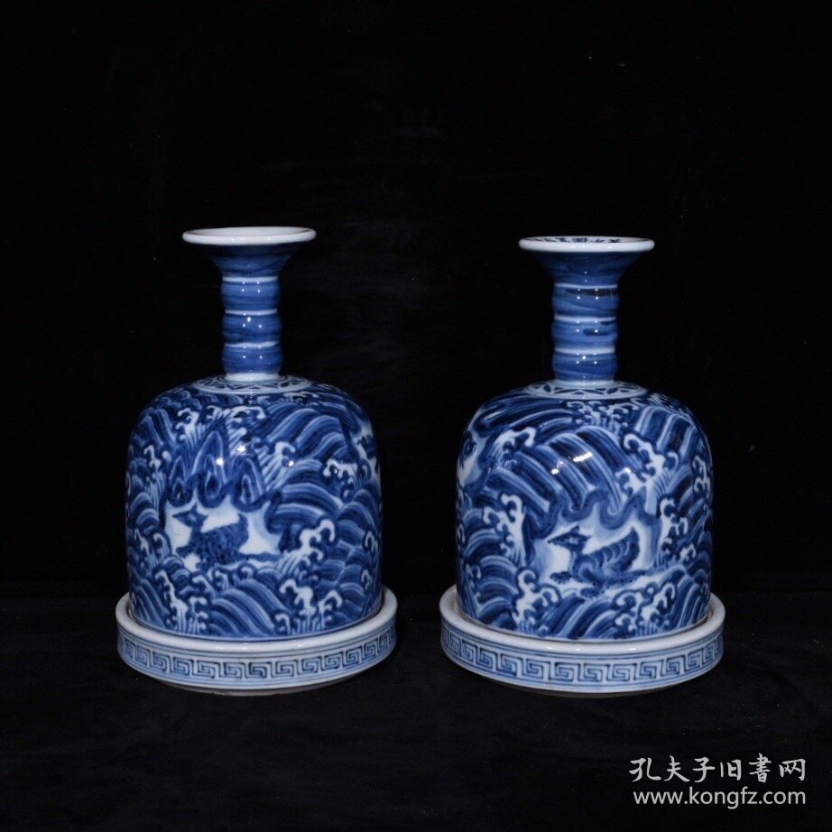 大明宣德青花海水海怪纹摇铃尊20×13厘米