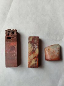 赵宏，字宏之，自号龢公。博士，1965年出生于河南西平县。现为首都师范大学书法专业教授、硕士生导师，北京党外高级知识分子联谊会理事，北京市书法家协会篆刻委员会副主任，中国书协会员，北京书协理事，中国人民对外友好协会艺术创作院研究员，美国北卡州费佛尔大学孔子学院客座教授，天水师范学院兼职教授等，赠已故北京老书画家韩应民。