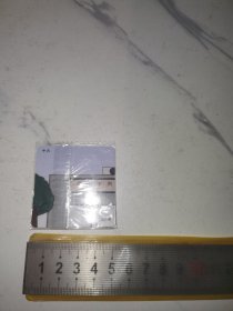 《小浣熊，拼图食品卡，原袋一枚》（不清楚是什么品种，5*5厘米）