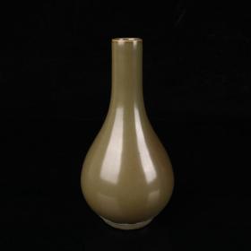 明万历款茶叶末釉小胆瓶。
高17.5cm宽9cm