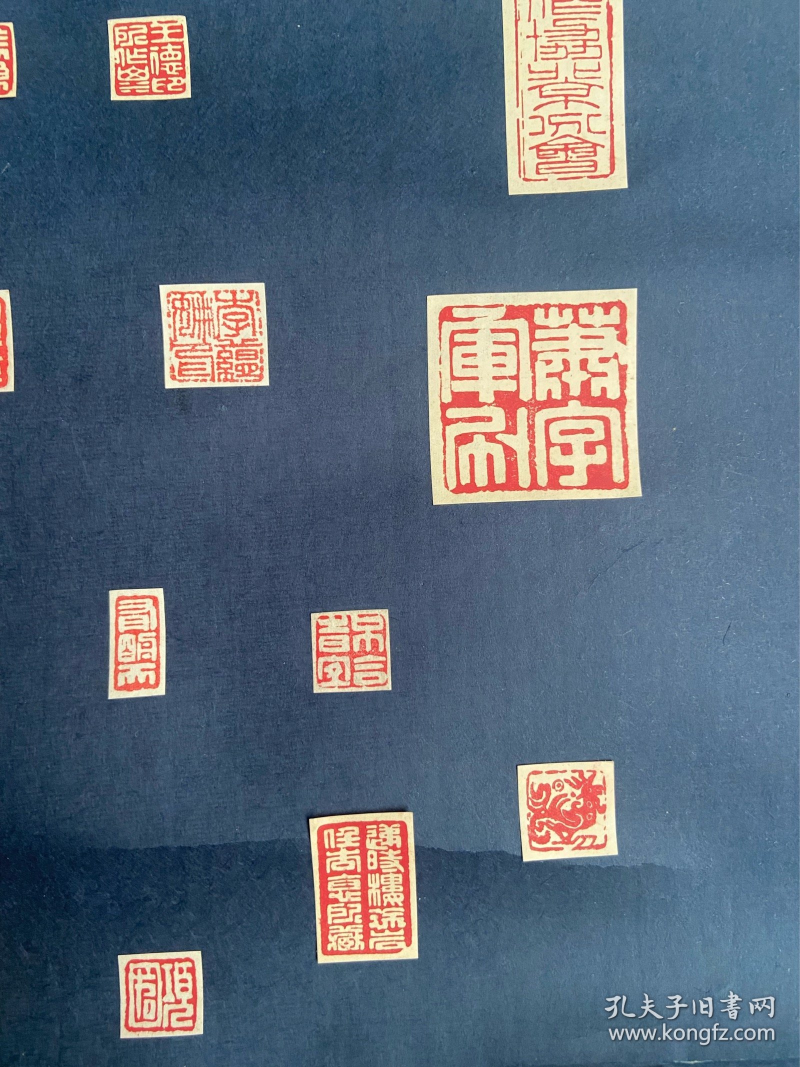 保真！已故漫画大家 黄苗子毛笔题 《王建中印拓片》（王建中为萧军女婿，里面多为作家所刻印的原印蜕，有郑愁予，萧军，前甘肃省文联副主席方未艾，作家聂华苓和其丈夫、诗人保罗·安格尔，中国作协第七届副主席陈建功等等等。）