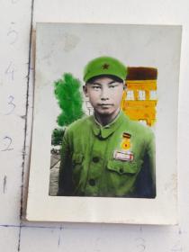 中国人民解放军李世文着50式军装佩戴勋章手工上色照片(常丕信相册)2463
