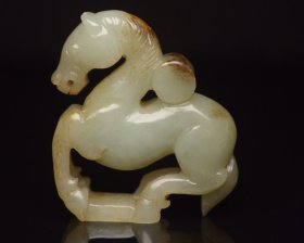 精品收藏，传世玉器，和田玉马 规格: 5.1×4.6×1.6厘米，重 50克。 玉质温润细腻，沁色自然，刀功老道，皮壳包浆一流，雕刻生动，线条流畅，品相完美！