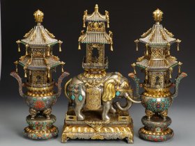 清代铜鎏镶嵌宝石金象塔炉一套 金象尺寸：35x24x60cm；塔炉尺寸：25x19x58cm；总重17970g。