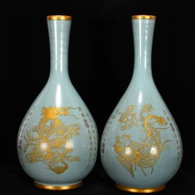宋汝窑包口铭文鎏金刻龙凤纹胆瓶，高43.5厘米，直径21厘米