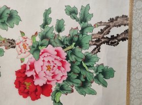 无款绢本手绘，工笔画花卉镜心一副，画工精湛，画心尺寸88x45厘米 标价就是实价，保真 包手绘非印刷品