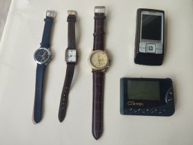 怀旧小物件，年份90年代，比比机、手机、手表，长时间没用均不显示，5样合计50元