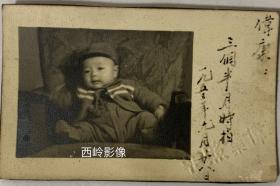 【老照片】建国初期儿童照一张（1953年伟业照相馆拍摄）-- 旧照系浙江诸暨孙氏大家族旧藏（7.5×4.7cm）。
