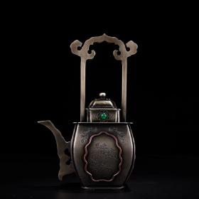 珍品旧藏下乡收纯铜提把酒壶一把
品相保存完好   工艺精湛   器型精美
重420克   高17厘米  宽10.5厘米