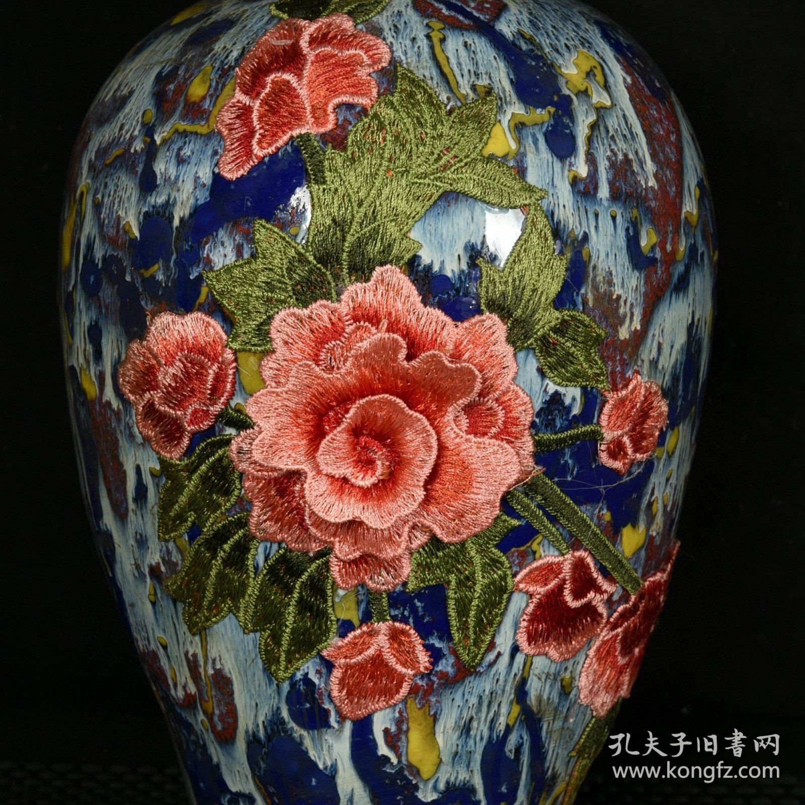点击查看原图 宋建窑供御款花釉镶刺绣牡丹花卉纹梅瓶 高28厘米 直径17厘米