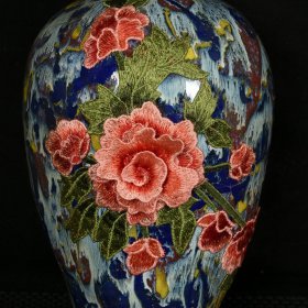 宋建窑供御款花釉镶刺绣牡丹花卉纹梅瓶 高28厘米 直径17厘米