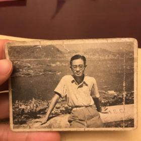 1947年海岸边留影