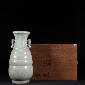 旧藏宋代官窑“玉津园款”青釉双耳瓶