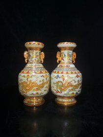 明～成化鎏金龙纹瓷王花瓶一对，尺寸如图