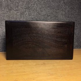紫檀木盒子牛毛纹清晰
长26厘米，宽15厘米，高10厘米，重925克
