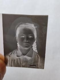 昆明第二十三中学粗辫子美女学生佩戴校徽底片6-2