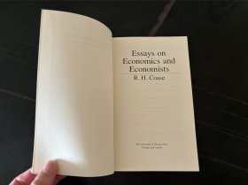 Essays on Economics and Economists        科斯《论经济学和经济学家》，写 国富论、亚当•斯密、马歇尔 等，（企业的性质、社会成本问题、联邦通讯委员会 作者），张五常：高斯的文字好得出奇，明朗之极。已故的庄逊（H.Johnson）是文字操纵自如的大名家；他曾告诉我，高斯是百年仅见的文字高手。