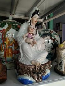 日本购回的送子观音瓷像一尊，釉色润泽，开脸漂亮，神态生动活泼，高度30公分。
