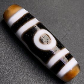 藏区回流老料高油包浆【三眼天珠】。