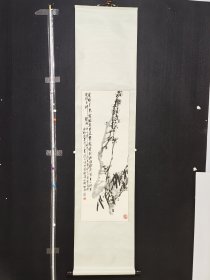 钝丁/精品梅竹图立轴，1996年作，纸本绫裱原装原裱，畫芯34×94厘米，整轴43×183厘米，漆木轴头，款印如图品相好。钝丁(1943年—2018年)名臧鹤龄，又名臧钦。祖籍河北易水，世居天津。少时从师“湖社”李鹤筹(枕湖)先生学习恽南田、新罗山人画法，后师从梁崎(漱湖)先生学习八大山人、石涛画法。并研读历代名家经典画论，乐在其中。其书法受教于龚望先生，研习两汉碑版，