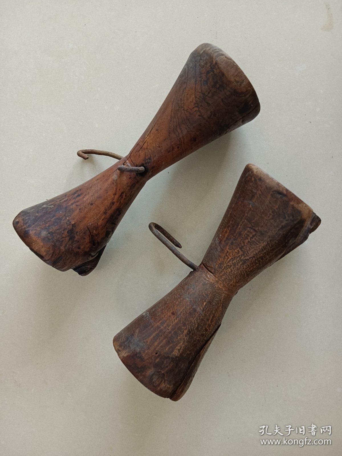 老木头纺线锤 两个一起价格 有裂残缺摆件挂件道具