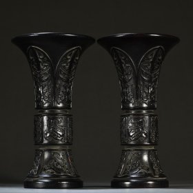 清代 紫檀饕餮蕉叶纹花觚一对