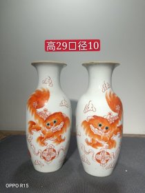 大清光绪年制，手绘粉彩花瓶一对，画工精细，保存完好无损，细节如图
