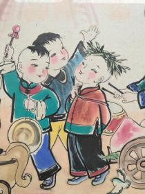 胡光葵：胡美人、原绵竹年画博物馆馆长、中国民间文艺家协会会员、中国工艺美术学会会员、中国收藏家协会会员、国家级非物质文化遗产项目“绵竹木版年画”的省级代表性传承人、四川省有突出贡献的优秀专家、带框绵竹年画（和谐之春）一幅、画心尺寸：63*52厘米