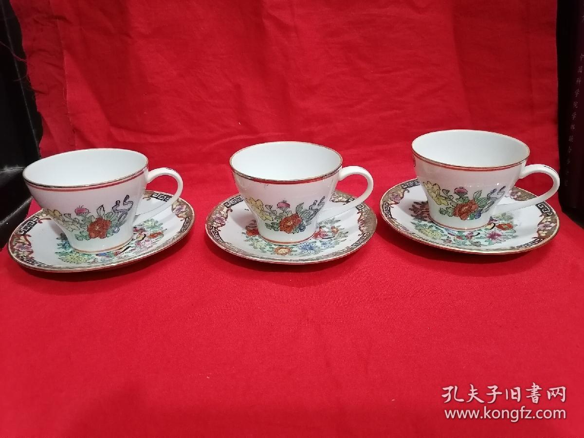 上世纪六七十年代中国广彩瓷器---广彩茶具咖啡杯碟一套6件 精美手绘花鸟蝴蝶纹，画面吉祥喜庆 描金重彩工艺，完美品相，珍藏品级。送礼 使用，收藏 摆设均为佳品 （碟直径12.厘米 杯口径7.3厘米 ）
