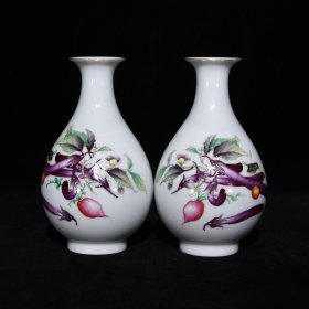 郎世宁作珐琅彩紫气东来纹玉壶春瓶，17×10，厘米
