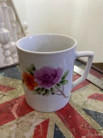 六十年代景德镇手绘花卉陶瓷茶杯！品相完整无磕碰无裂！没有盖！