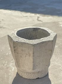 清代青石八面开窗葵口琴炉，精细工，高度11厘米径13厘米。包老。