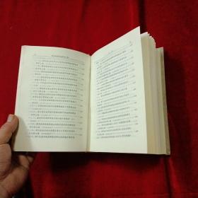 鸦片战争档案史料 硬精装 第1第2两本合售不单售，1992年第一版第一次印 每种只印550册出版已经几十年了随着时间只会自然消耗存世量更加稀少，品相保证很好，第一册少一个外面封套其他完美，目前查网络第二册单本的还很罕见。私家藏书非馆藏，自查里面没有印章和任何使用痕迹几乎全新，品相非常好的请参考图片，保真包老保好品相，两本硬精装书好几斤重所以不能包邮，售价是两本一起的价格