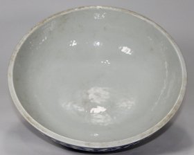 明宣德年制青花缠枝暗八宝纹骰子碗