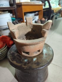 668.民国双孔三脚老茶风炉。