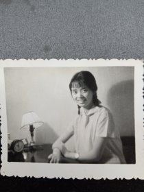 1970年代《老照片》台灯前的文化女青年