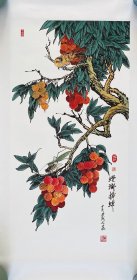 花鸟画，螳螂扑蝉，黄雀在后，很有意境，色彩构图非常漂亮，小写意画法，皴法点染，纯手绘，假一赔万，终身保真，带老师合影，山东省美协会员尹成云老师的原创大作，实际画的比照片拍出来要漂亮的多，笔法苍劲有力，浓淡干湿焦，行云流水。尺寸1米×50公分，三尺整张的，家里客厅，沙发背景墙，玄关，书房，茶室，办公室都可悬挂，闭眼入，真的非常好看。