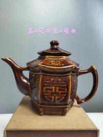 民国老窑瓷器 老茶壶。此器型古朴大气，精美绝伦，图案吉祥，包浆浑厚。完整，