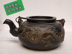 時大彬制，提梁，紫砂壶，造型独特，外观精美，做工精细， 砂质细腻 ，色泽光润， 手感圆滑，品相完美，尺寸如图！